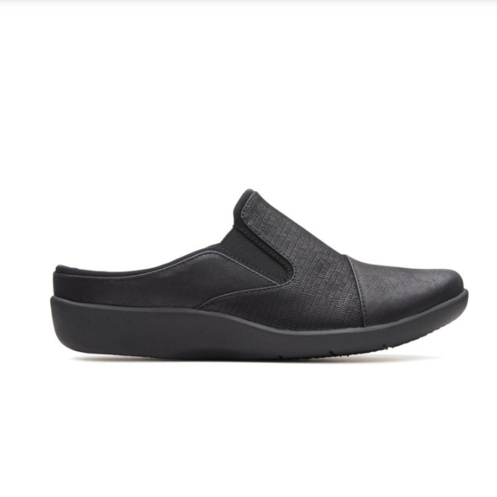 Clark's women clogs bnwt size 6M
